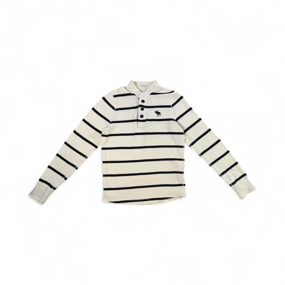 Men’s Abercrombie & Fitch White and Navy Striped Henley Shirt - Picture 2 of 6